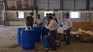 જામનગરમાં નકલી દારૂ બનાવતી ફેકટરી ઝડપાઈ, જાણો પોલીસે કેટલા લોકોની કરી ધરપકડ