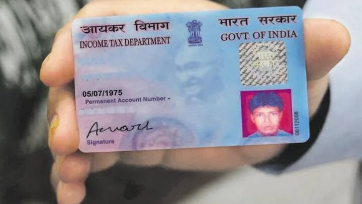 किसी पैन कार्ड धारक का करीबी रिश्तेदार या उसका कानूनी उत्तराधिकारी ही उसकी मृत्यु के बाद पैन कार्ड कैंसिल करवाने के लिए आवेदन दे सकता है.  अगर मृत व्यक्ति इनकम टैक्स पेयर हो तो उसका आखरी आईटीआर फाइल करना होता है. ताकि बकाया टैक्स वापस किया जा सके.