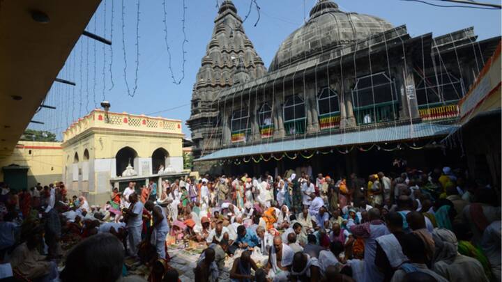 কথিত রয়েছে, ত্রেতা যুগে অধুনা গয়ায় ‘গয়াসুর’ নামের রাক্ষস ছিল। ভগবান বিষ্ণুর তপস্যায় মগ্ন ছিল সে। তার তপস্যায় মুগ্ধ হয়ে বরদান করতে চান ভগবান বিষ্ণু।