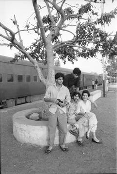 When Shah Rukh Khan Was Just Another Theatre Kid On A Train To Calcutta; See PICS