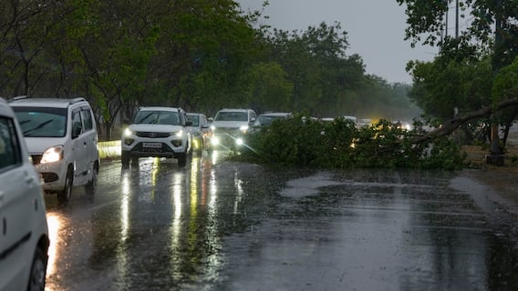 TN Weather: குளு குளு சென்னை - சில்லென்ற வானிலை,  17 மாவட்டங்களுக்கு கனமழை எச்சரிக்கை