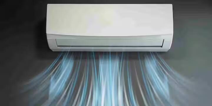 જો તમે ઉનાળામાં આખો દિવસ એસી ચલાવો છો, તો તમારે તેની નિયમિત જાળવણી કરવી જ જોઇએ. સામાન્ય રીતે, નિષ્ણાતોના મતે, જો કોઈ એસી 600 થી 700 કલાક ચાલે છે, તો તેની સર્વિસ કરાવવી જ જોઇએ. આનાથી AC ની ઠંડક ક્ષમતા અકબંધ રહે છે અને વીજળીનો વપરાશ પણ ઓછો થાય છે.