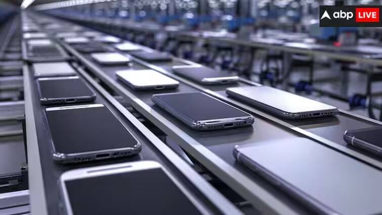 દુનિયામાં વાગ્યો 'મેડ ઇન ઇન્ડિયા' નો ડંકો, સ્માર્ટફોન બની સૌથી વધુ એક્સપોર્ટ થનારી પૉડક્ટ, પેટ્રૉલિયમ અને ડાયમન્ડ રહી ગયા પાછળ Make In India News smartphones have become the most exported products from india surpassing petroleum and diamonds દુનિયામાં વાગ્યો 'મેડ ઇન ઇન્ડિયા' નો ડંકો, સ્માર્ટફોન બની સૌથી વધુ એક્સપોર્ટ થનારી પૉડક્ટ, પેટ્રૉલિયમ અને ડાયમન્ડ રહી ગયા પાછળ