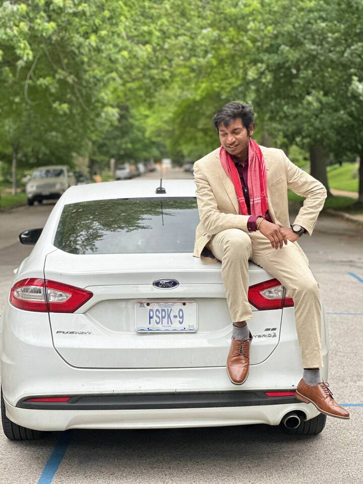 అంతే కాకుండా తన కారు నెంబరు కూడా 'PSPK 9' అని పెట్టుకుని అమెరికా రోడ్లపై తిరుగుతున్నారు. ఈ ఫోటోలు సోషల్ మీడియాలో షేర్ చేయగా వైరల్ అవుతున్నాయి.