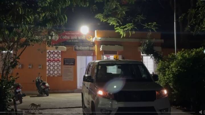 तुपकरांच्या कार चालकाने दिलेल्या पोलिस तक्रारीनुसार, बीडकडे जाणाऱ्या लेनमध्ये टोल भरण्यासाठी थांबलो. तेव्हा पाठीमागून त्यांच्या ईनोव्हा कारला कोणीतरी जोरदार धक्का दिल्याचे जाणवले व मोठा आवाज आला व गाडी थोडी पुढे सरकली.