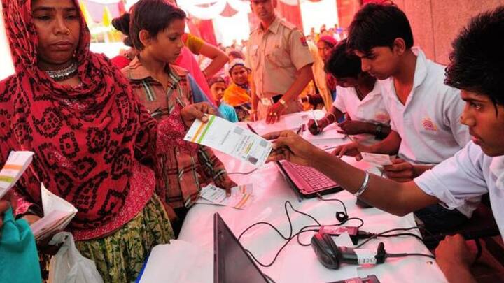 আর এই ৫ বছরে একবার আপডেট করালেই কাজ শেষ হয়ে যায় না। শিশুর বয়স ১৫ হলে আরও একবার আপডেট করানোর নিয়ম রয়েছে।