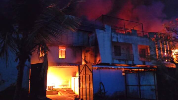 ही आग इतकी भीषण होती की, रात्री संपूर्ण परिसर आगीच्या ज्वालांनी वेढला गेला होता.