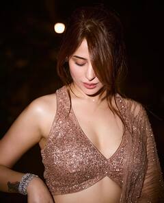 Mahira Sharma Pics: साड़ी में माहिरा शर्मा का किलर लुक, बेली चेन किया फ्लॉन्ट तो फैंस बोले वाह