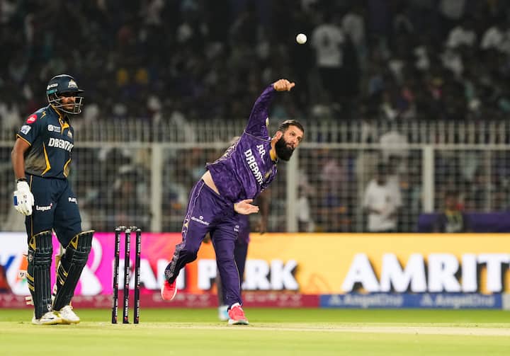ऑलराउंडर मोईन अली को इस साल 6 मैचों में मौका मिला है. इस दौरान उन्होंने 6 विकेट लिए हैं. मोईन को इस सीजन बल्लेबाजी करने का ज्यादा मौका भी नहीं मिला. टीम उन्हें सुनील नरेन और वरुण चक्रवर्ती के रिप्लेसमेंट के तौर पर इस्तेमाल कर रही थी.