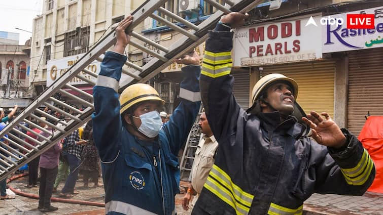 Hyderabad near Charminar 17 members of family died fire in house eyewitness said mother hugged her child to save him but she also died 'बच्चे को आग से बचाने के लिए मां ने गले लगा लिया, लेकिन...', बोले हैदराबाद अग्निकांड के चश्मदीद