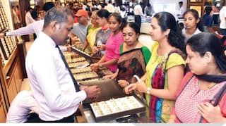 Gold Silver Rate Today: ਸੋਨੇ ਦੀਆਂ ਕੀਮਤਾਂ ਨੇ ਬਜ਼ਾਰ 'ਚ ਮਚਾਈ ਹਲਚਲ, ਅੱਜ 35,000 ਰੁਪਏ ਧੜੰਮ ਡਿੱਗੀਆਂ ਕੀਮਤਾਂ; ਜਾਣੋ 10 ਗ੍ਰਾਮ ਸਣੇ 22-24 ਕੈਰੇਟ ਕਿੰਨਾ ਸਸਤਾ...