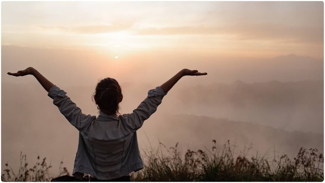 Ayurveda Habits : అందానికి, ఆరోగ్యానికి 6 ఆయుర్వేద సూత్రాలు.. సింపుల్ మాత్రమే కాదు ఎఫెక్టివ్ కూడా Ayurvedic habits to transform your health from cleansing your senses to boosting digestion small steps that make big impact Ayurveda Habits : అందానికి, ఆరోగ్యానికి 6 ఆయుర్వేద సూత్రాలు.. సింపుల్ మాత్రమే కాదు ఎఫెక్టివ్ కూడా