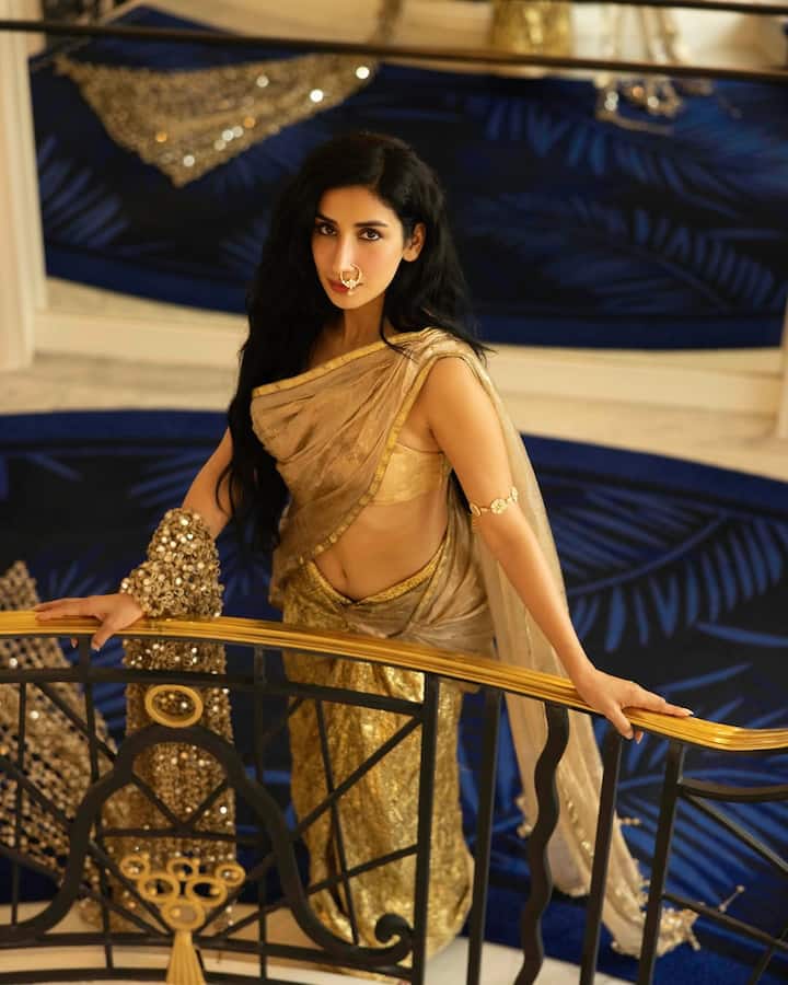 At the same time, fans are also looting a lot of love on these pictures of Parul Gulati. A fan wrote- 'What do you look like, you look very beautiful.' The second fan commented- 'Very beautiful.'