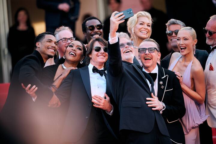 फिल्म हिंदी के साथ अंग्रेजी के साथ तमिल और तेलुगू में भी रिलीज हुई है.एक्शन फिल्म में टॉम क्रूज के साथ हन्नाह वाडिंग हैम, कैटी ओ' ब्रायन, जेनेट मैकटीर, लुसी तुलुगरजुक और ट्रैमेल टिलमैन शामिल हैं. टॉम क्रूज अपने किरदार ईथन हंट के रूप में वापस लौटे हैं.