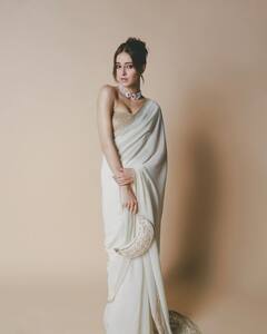 स्लिम-ट्रिम हैं तो कैसी साड़ी अच्छी लगेगी आप पर? अनन्या पांडे की इन तस्वीरों में है इस सवाल का जवाब