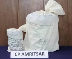 ਜੰਗਬੰਦੀ ਤਾਂ ਹੋਈ ਪਰ ਨਸ਼ਾਬੰਦੀ ਨਹੀਂ....! ਪਾਕਿਸਤਾਨ ਤੋਂ ਮੁੜ ਭੇਜੀ ਗਈ ਹੈਰੋਇਨ ਦੀ ਖੇਪ, 3 ਤਸਕਰ ਗ੍ਰਿਫ਼ਤਾਰ