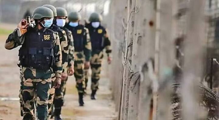 यासाठी भारतीय हवाई दलाने मोठी खेळी केली आणि पाकिस्तानच्या हवाई क्षेत्रात kaaही डमी लढाऊ विमाने घुसविली. हे विमानं अगदी खऱ्या लढाऊ विमानांप्रमाणे भासवलं आणि इथंच पाकिस्तानचा गेम झाला. त्यांनी लगेचच एअर डिफेन्स सिस्टीम अॅक्टीव्हेट केली आणि गेम इथेच फिरला. भारताला जे हवं होतं तेच घडलं आणि पाकिस्तानी एअर डिफेन्स सिस्टीमचे अचूक लोकेशन सापडलं. त्यानंतर पुढचा यथोचित कार्यक्रम ब्राम्होस मिसाईलनी उरकून टाकला.