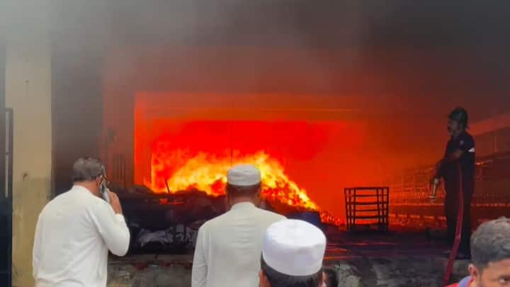 या कारखान्याचे मालक याठिकाणीच राहत होते. त्यांच्या कुटुंबातील काहीजणांचा मृत्यू झाल्याची माहिती आहे.