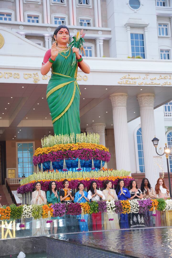 సచివాలయంలో తెలంగాణ తల్లి విగ్రహానికి పుష్పాంజలి ఘటించారు మిస్ వరల్డ్ కాంటెస్టులో పాల్గొంటున్న ముద్దుగుమ్మలు. మిస్ ఇండియా నందిని గుప్తా ఈ కార్యక్రమానికి నేతృత్వం వహించారు.