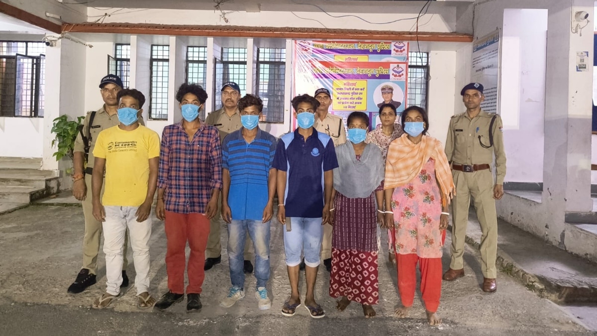 देहरादून के क्लेमेंटटाउन इलाके में पुलिस की दबिश, पांच बांग्लादेशी नागरिक और एक भारतीय महिला गिरफ्तार