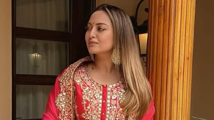 The frock-style suit with Sonakshi's Head Gota-Patti piece is perfect for a vibrant Puja outfit. With minimal makeup and straight hair, the look is a proper balance between celebration and elegant. (Image source: Instagram/Aslisona)