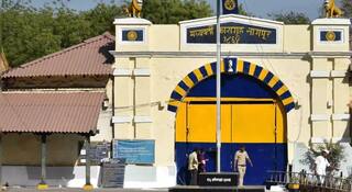Nagpur News : नागपूर मध्यवर्ती कारागृहातील कैद्याने चक्क उपचारादरम्यान ठोकली धूम; घटना सीसीटीव्ही कॅमेरामध्ये कैद 