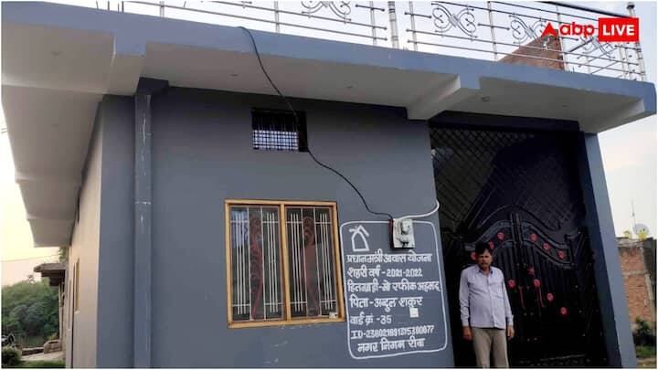 PMAY - શહેરી (PMAY U): શહેરી વિસ્તારોમાં, જેમની પાસે પોતાનું પાકું ઘર નથી અને જેમની આવક નિર્ધારિત મર્યાદામાં છે, તેઓ આ યોજનાનો લાભ લઈ શકે છે. આર્થિક રીતે નબળા વર્ગ (EWS): વાર્ષિક આવક રૂ. ૩ લાખ સુધી. ઓછી આવક ધરાવતો જૂથ (LIG): વાર્ષિક આવક રૂ. ૩ લાખથી રૂ. ૬ લાખ વચ્ચે. મધ્યમ આવક જૂથ (MIG I): વાર્ષિક આવક રૂ. ૬ લાખ થી રૂ. ૯ લાખ વચ્ચે (નોંધ: MIG II શ્રેણી પણ હોઈ શકે છે). ઝૂંપડપટ્ટીવાસીઓ: શહેરી ઝૂંપડપટ્ટીમાં રહેતા લોકો પણ પાત્ર છે.