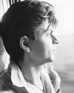 शाहरुख खान की 35 साल पुरानी ब्लैक एंड व्हाइट फोटोज वायरल, स्टाइल पर फैंस हुए फिदा, बोले- 'किंग ऑफ बॉलीवुड'