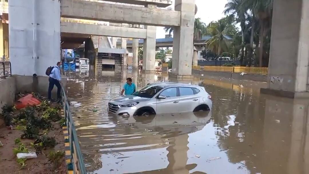 Bengaluru rainfall: 6 மணி நேரம்! கொட்டித்தீர்த்த மழை.. வெள்ளக்காடான பெங்களூரு