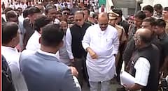 अजित दादांनी कंत्राटदाराला धरलं धारेवर; वैजनाथ मंदिराच्या पायऱ्यांच्या मुद्यावरून सुनावले खडे बोल 