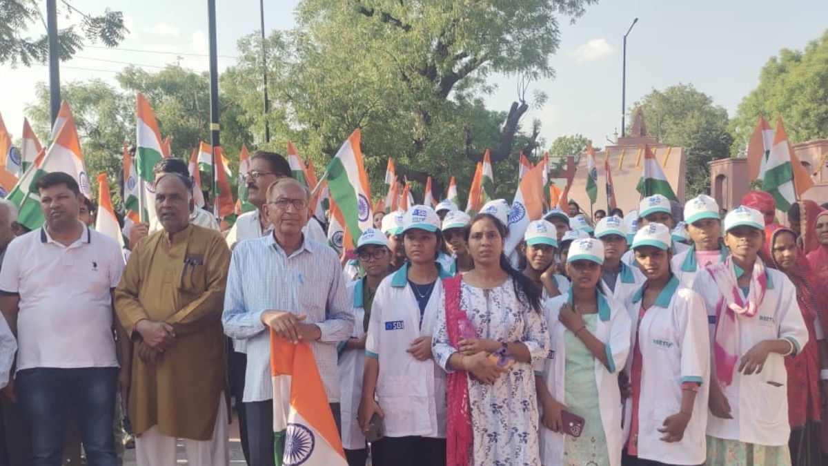 सेना के सम्मान में सिरोही में बीजेपी की तिरंगा यात्रा, मंत्री ओटाराम देवासी समेत भारी संख्या में लोग शामिल