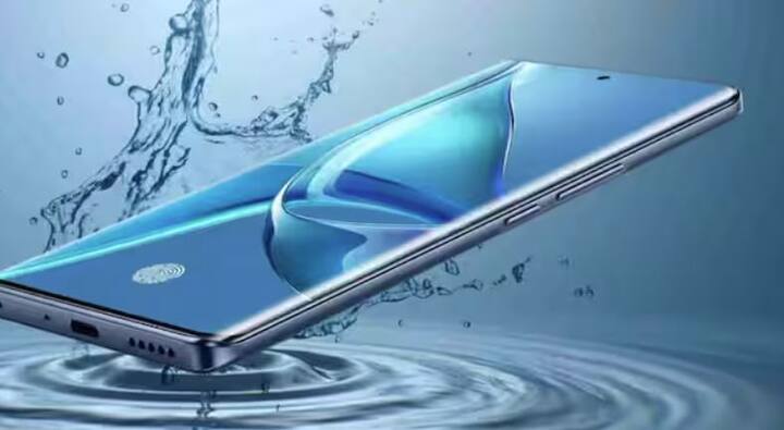 ਲਾਵਾ ਬੋਲਡ 5G ਇੱਕ ਭਾਰਤ ਵਿੱਚ ਬਣਿਆ 5G ਫੋਨ ਹੈ ਜਿਸ ਵਿੱਚ ਡਾਇਮੈਂਸਿਟੀ 6300 ਚਿੱਪਸੈੱਟ, 6.67-ਇੰਚ HD+ ਡਿਸਪਲੇਅ, ਅਤੇ 8GB RAM ਹੈ। ਇਸ ਵਿੱਚ 64MP ਡਿਊਲ ਕੈਮਰਾ ਸੈੱਟਅਪ ਅਤੇ 5000mAh ਬੈਟਰੀ ਹੈ। Samsung Galaxy F16 5G ਵਿੱਚ 6.70-ਇੰਚ FHD+ ਡਿਸਪਲੇਅ, 120Hz ਰਿਫਰੈਸ਼ ਰੇਟ ਅਤੇ Dimensity 6300 ਪ੍ਰੋਸੈਸਰ ਹੈ। ਕੈਮਰਾ ਸੈੱਟਅੱਪ ਵਿੱਚ 50MP + 5MP + 2MP ਅਤੇ ਫਰੰਟ 'ਤੇ 13MP ਕੈਮਰਾ ਹੈ। ਦਿੱਤੀ ਗਈ ਬੈਟਰੀ 5000mAh ਦੀ ਹੈ।