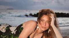 Ankita Lokhande : अंकिताने वाढवला इंटरनेटचा पारा; बीचवर झोपून केलं फोटोशूट!