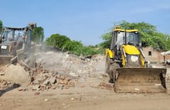 Demolition: રાજકોટમાં મેગા ડિમોલિશન, હત્યા-ચોરી-લૂંટફાટના આરોપીઓના બાંધકામો તોડી પડાયા