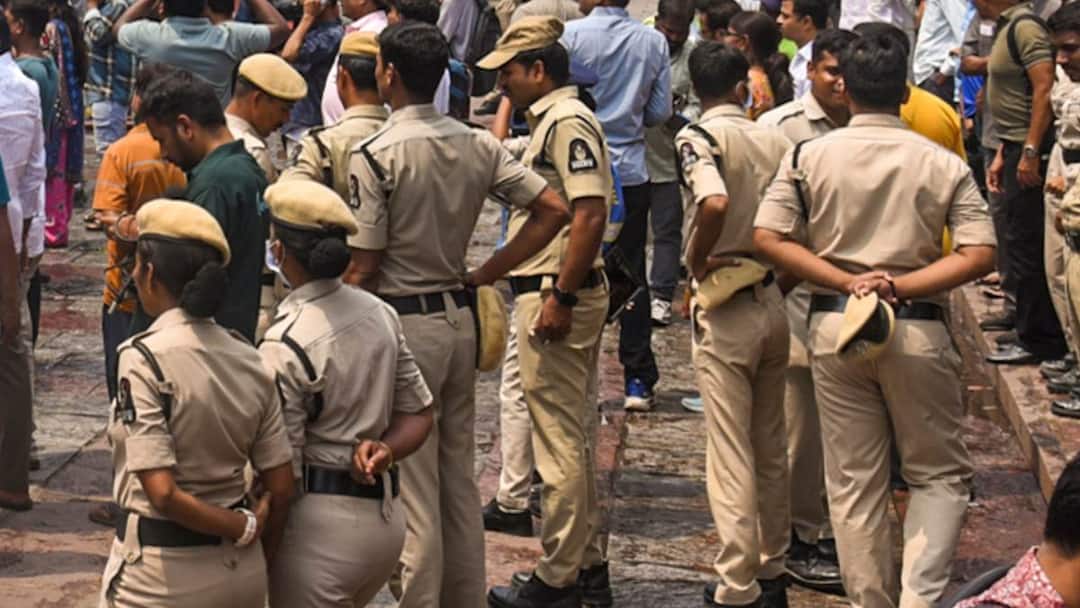 Communal Clash Breaks Out In MP's Ratlam After Altercation Between 2 Men MP Communal Clash Ratlam After Altercation Between 2 Men Communal Clash Breaks Out In MP's Ratlam After Altercation Between 2 Men