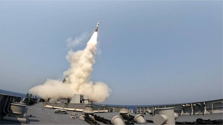 कोन का आकार हवा के साथ मिलकर बेहतर संपर्क बनाने में मदद करता है, जिससे मिसाइल के ईंधन की खपत कम होती है.