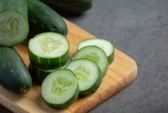 सुबह उठते ही चेहरे पर लगा लें ये 6 चीजें, स्किन हो जाएंगी मुलायम और चमकदार