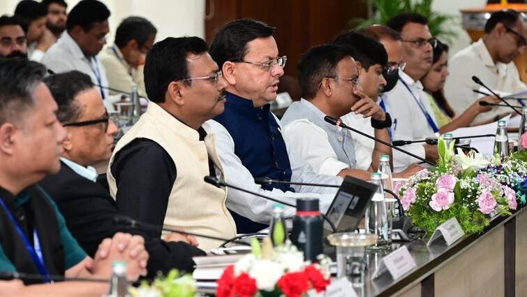 उत्तराखंड में 16 वित्त आयोग के अध्यक्ष के साथ मुख्यमंत्री ने की बैठक, मिल सकता है बड़ा तोहफा