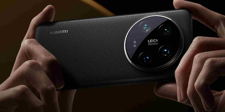 Xiaomi 14 Ultra ने भी Leica कैमरा टेक्नोलॉजी के जरिए प्रीमियम कैमरा एक्सपीरियंस दिया है. इसकी फोटो डिटेलिंग, कलर टोन और वीडियो रिकॉर्डिंग क्षमता प्रोफेशनल लेवल की है, जिसकी कीमत करीब 1 लाख रुपये है.