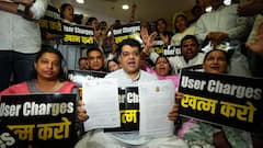 AAP नेताओं ने जमकर किया हंगामा, यूजर चार्ज वापस लेने की मांग, मेयर ने बता दिया MCD का फैसला