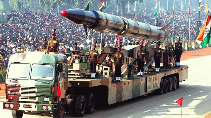 इसके बाद भारत अग्नि-6 बनाने की तैयारी कर रहा है. यह नेक्स्ट जेनरेशन मिसाइल होगी, जिसकी रेंज 8000 से 12,000 किलोमीटर तक होगी.
