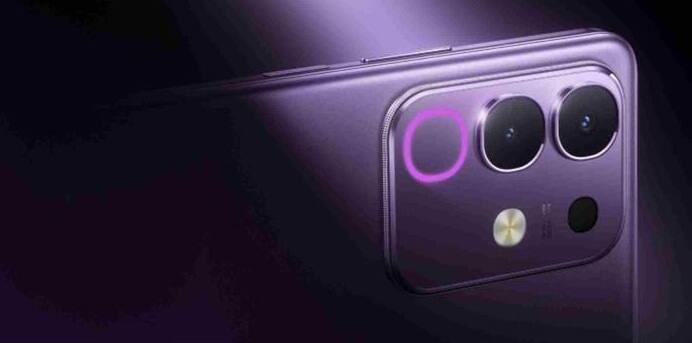 Vivo T4x 5G એક સ્ટાઇલિશ અને સ્લિમ સ્માર્ટફોન છે જેમાં 6.72-ઇંચ HD+ ડિસ્પ્લે, ડાયમેન્સિટી 7300 પ્રોસેસર અને 50MP કેમેરા છે. તે 6500mAh બેટરી અને 44W ચાર્જિંગ સાથે આવે છે. આ ફોન 15 હજાર રૂપિયાની રેન્જમાં પણ એક શ્રેષ્ઠ વિકલ્પ બની શકે છે.