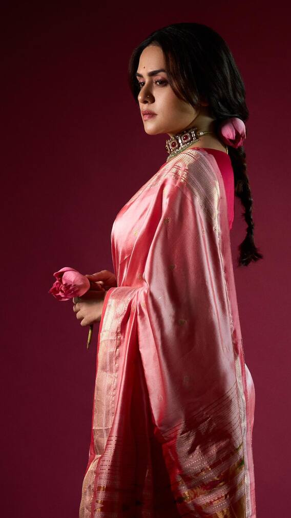 अमृताचा मनमोहक लूक