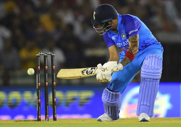 केएल राहुलनं आयपीएलच्या 18 व्या हंगामात 11 मॅचमध्ये 61.63  च्या सरासरीनं 493 धावा केल्या आहेत. त्यानं एक शतक आणि तीन अर्धशतकं केली आहेत.