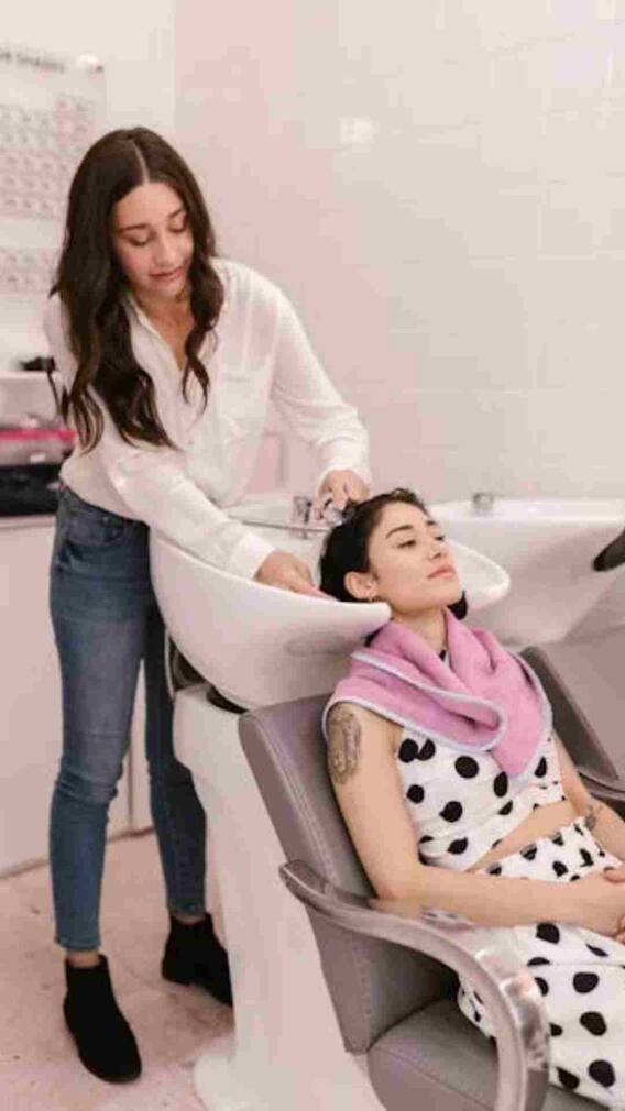 क्या हमें रोज शैंपू करना चाहिए