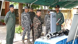 Operation Sindoor: જે સૈન્ય ઠેકાણાઓને પાકિસ્તાને બનાવ્યા હતા નિશાન, ત્યાં પહોંચીને જવાનોને મળ્યા CDS