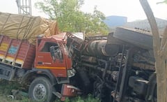 ਦੋ ਟਰੱਕਾਂ ਵਿਚਾਲੇ ਹੋਈ ਭਿਆਨਕ ਟੱਕਰ, ਉੱਡ ਗਏ ਪਰਖੱਚੇ, ਡਰਾਈਵਰਾਂ ਦੀ...