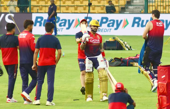 आरसीबीनं कोलकाता आणि बंगळुरु यांच्यातील मॅचच्या तिकिटांची रक्कम परत करण्याचा निर्णय घेतला आहे. पावसामुळं पुढील सामना रद्द करावा लागू नये म्हणून बीसीसीआयनं मोठा निर्णय घेतला आहे.