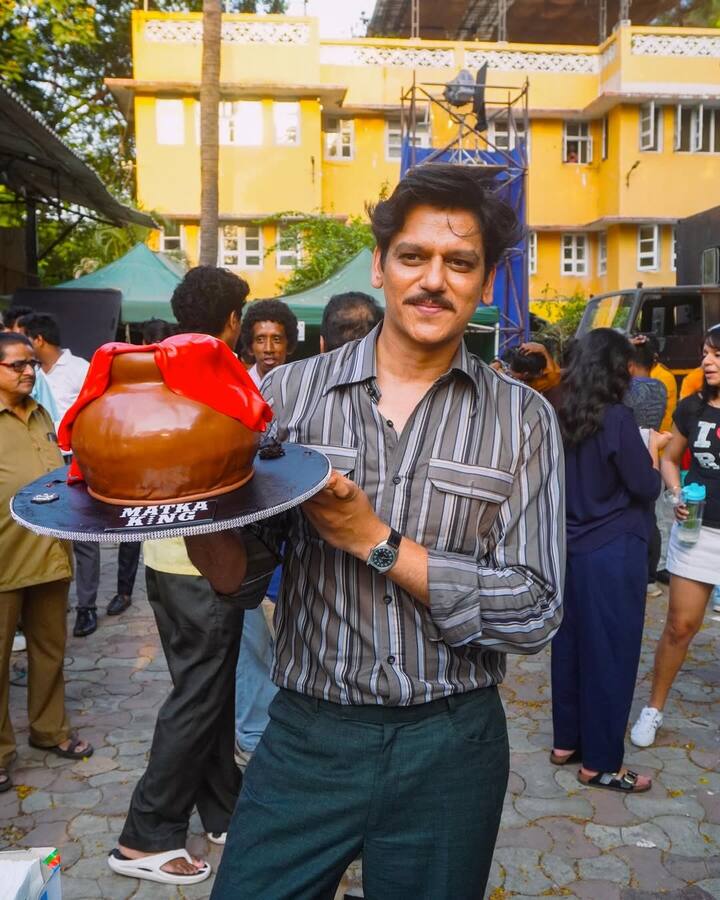 वर्कफ्रंट की बात करें तो विजय वर्मा ने हाल ही में अपनी अपकमिंग सीरीज ‘मटका किंग’ की शूटिंग पूरी की है.