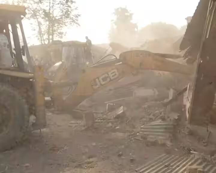 Ahmedabad:ચંડોળા વિસ્તારમાં આજે ફરી મોટું ડિમોલિશન, અઢી લાખ ચોરસ મીટર જગ્યા પર ફરશે બુલડોઝર Part two demolition in Ahmedabad today, illegal construction around Chandola Lake will be demolished Ahmedabad:ચંડોળા વિસ્તારમાં આજે ફરી મોટું ડિમોલિશન, અઢી લાખ ચોરસ મીટર જગ્યા પર ફરશે બુલડોઝર